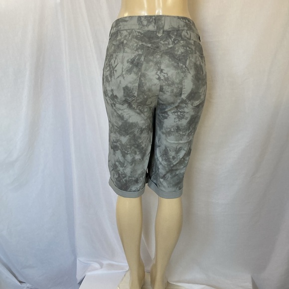 COPY-DEMOCRACY Jeans Green Pattern Print Size 18WP Booty Lift Plus Bermudas NWOT - Picture 6 of 9